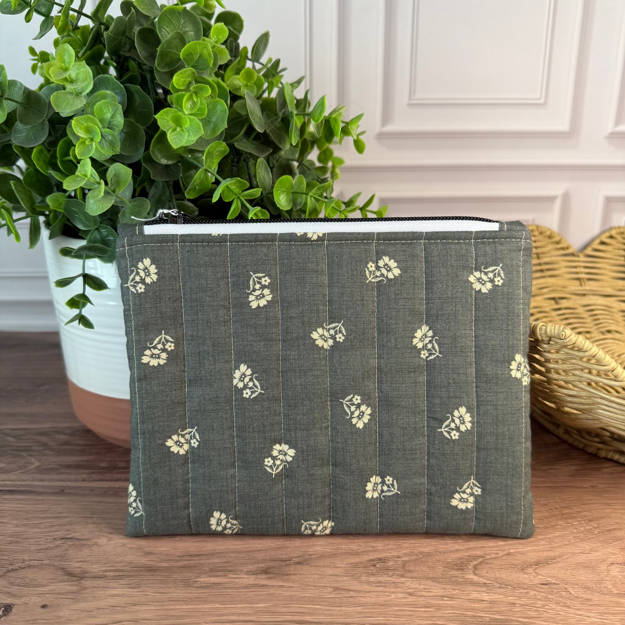 Essential Pouch