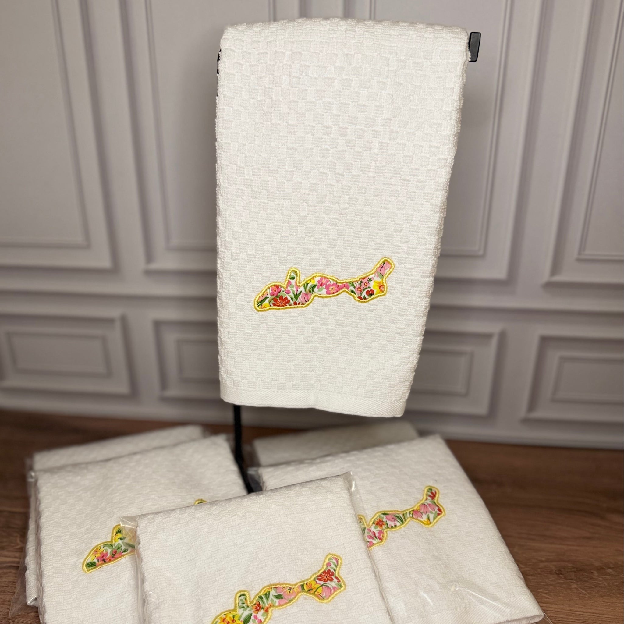 Lake Geneva Appliqué Kitchen Hand Towels